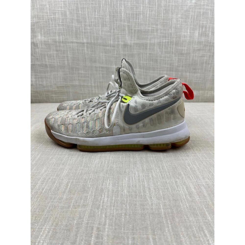 Nike‎ Men's Sneakers Size 10 White with Grey and Red Accents